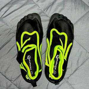 Boys Hydropro pool/ swimshoes size 5 very good condition.